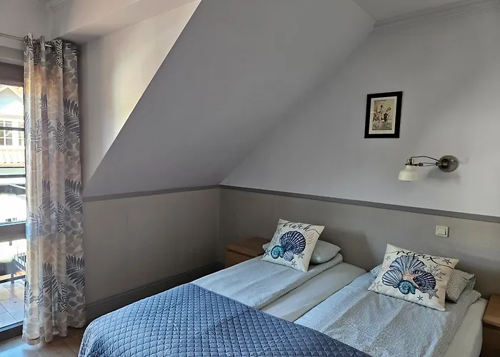 Goscinne Rejs Янтар